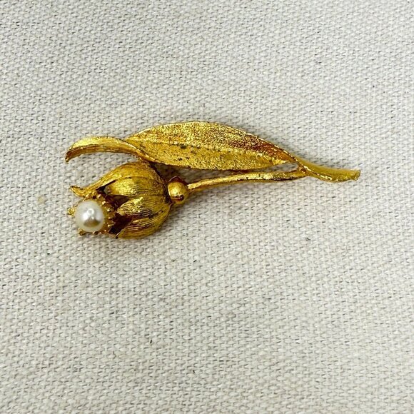 Vintage Tulip Flower‎ Brooch Gold-Tone Faux Pearl Mid-Century Classic Elegant - Picture 1 of 9